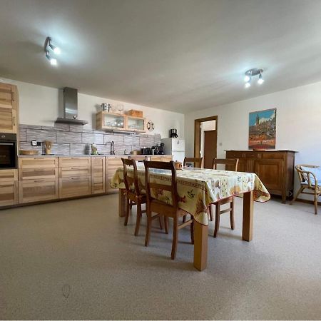 Spacieux Appartement Монс Экстерьер фото