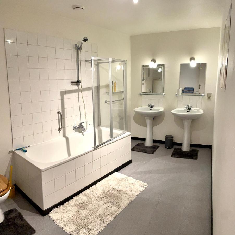 Spacieux Appartement Монс Экстерьер фото